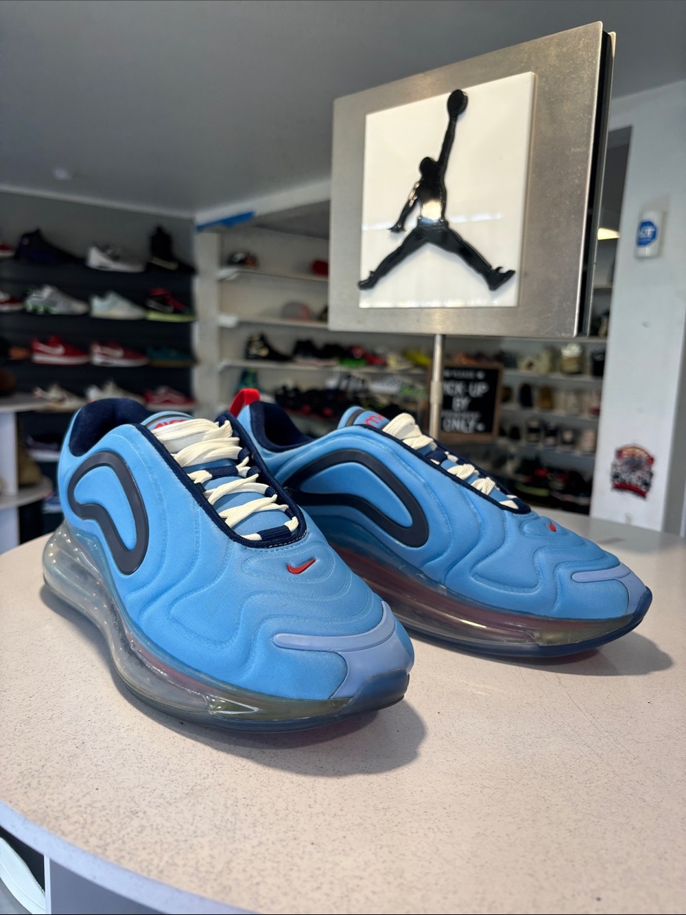 Nike Air Max Wmns Air Max 720 “University Blue” Woman’s size 9